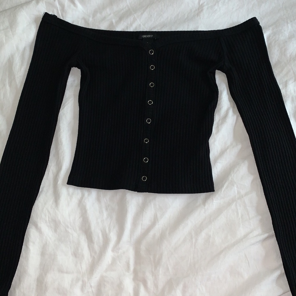 Black off-the-shoulder long sleeve crop top